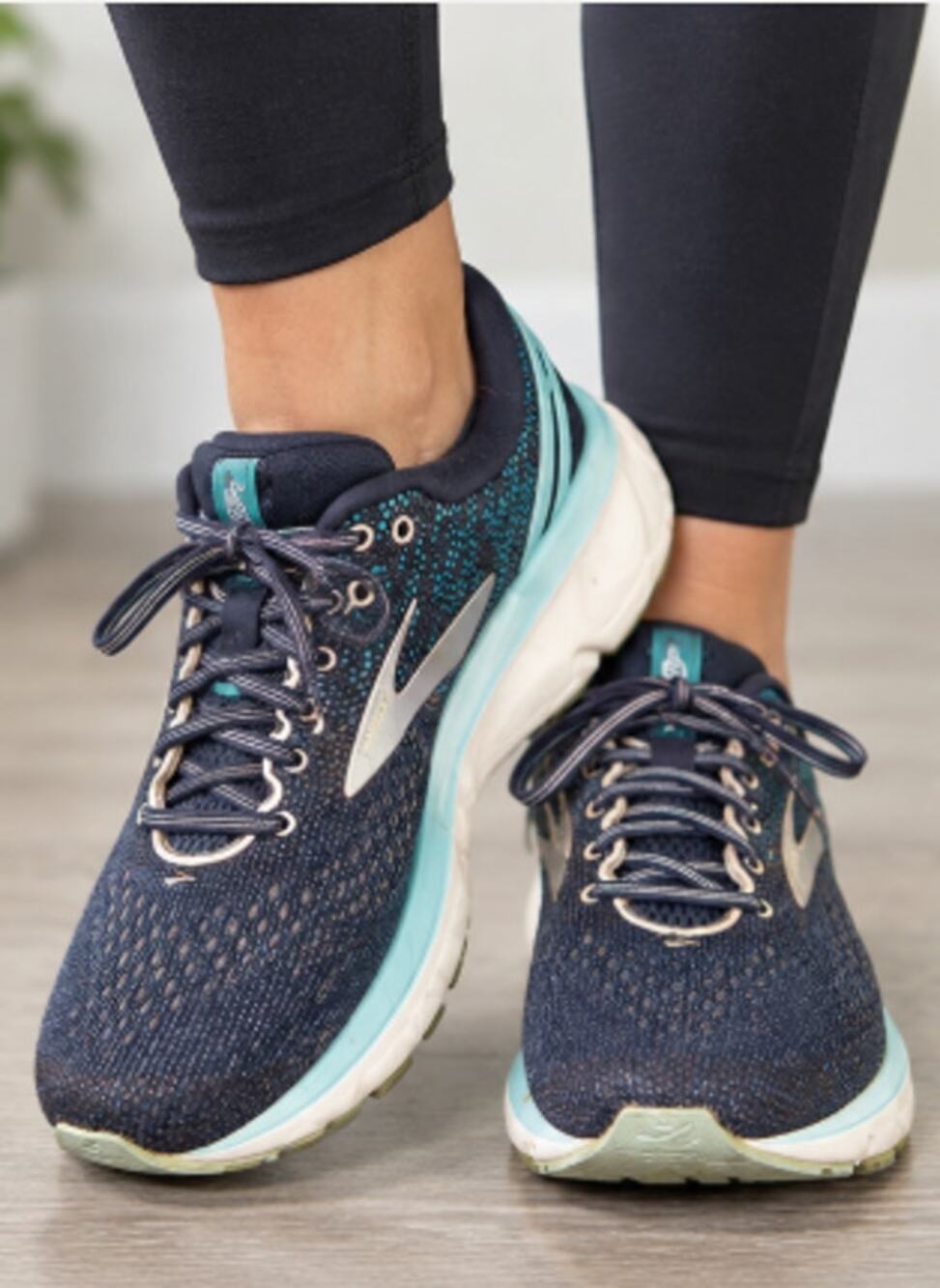 Brooks Ghost 17 Women’s Size 9 Navy Turquoise Teal Running Shoes
